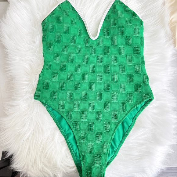 Berlook Green Textured Cut-Out One-Piece Swimsuit - Picture 9 of 10